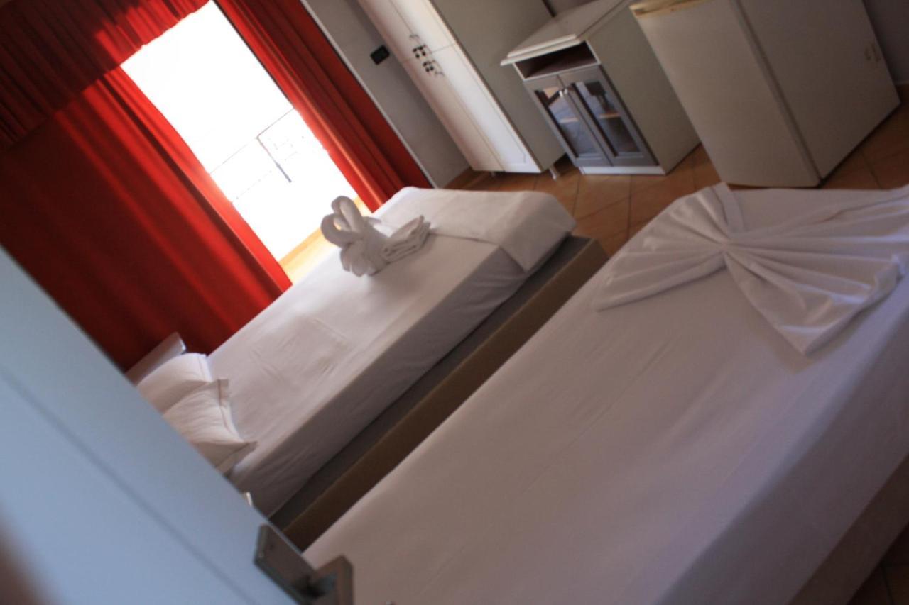 Kanina Hotel&Hostel Sarandë エクステリア 写真