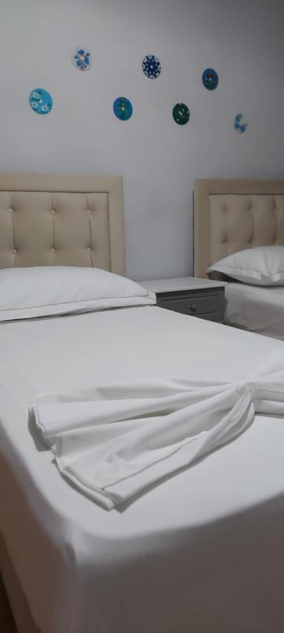 Kanina Hotel&Hostel Sarandë エクステリア 写真