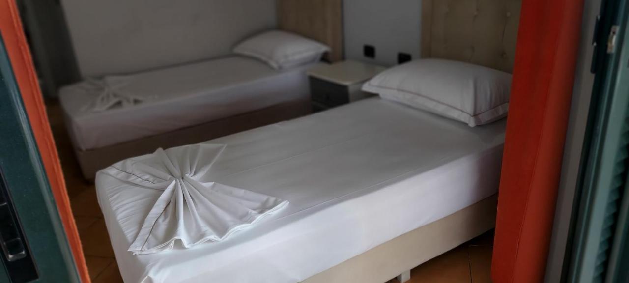 Kanina Hotel&Hostel Sarandë エクステリア 写真
