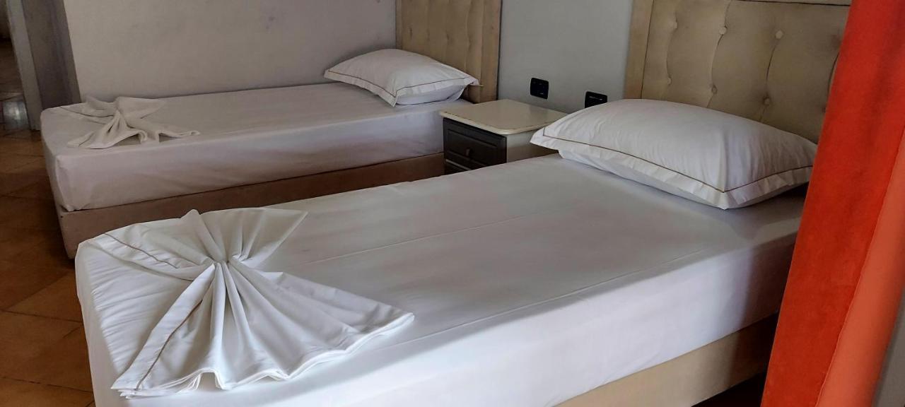 Kanina Hotel&Hostel Sarandë エクステリア 写真