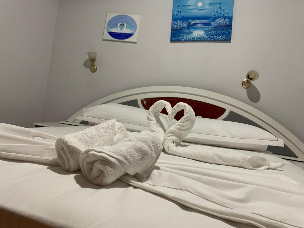 Kanina Hotel&Hostel Sarandë エクステリア 写真