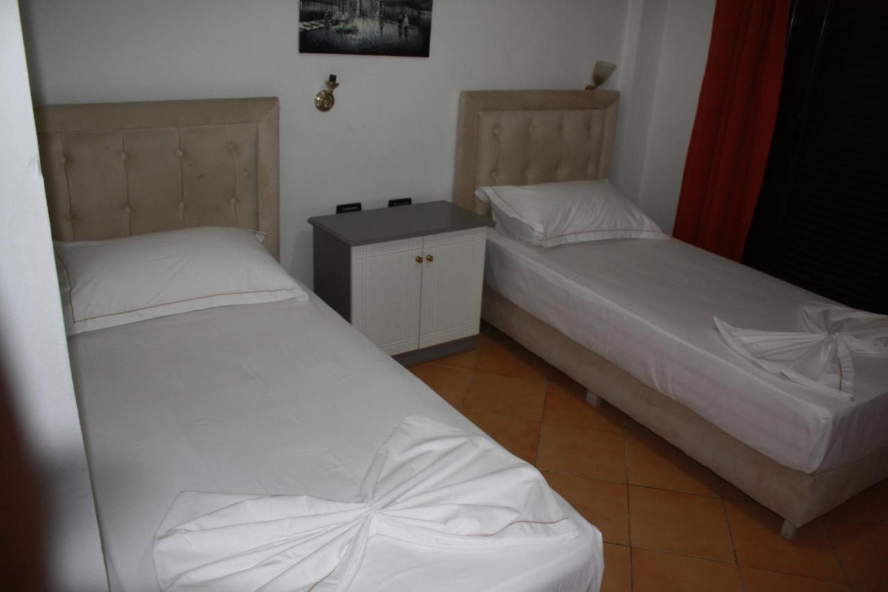 Kanina Hotel&Hostel Sarandë エクステリア 写真