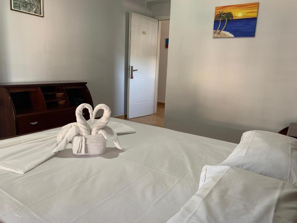 Kanina Hotel&Hostel Sarandë エクステリア 写真