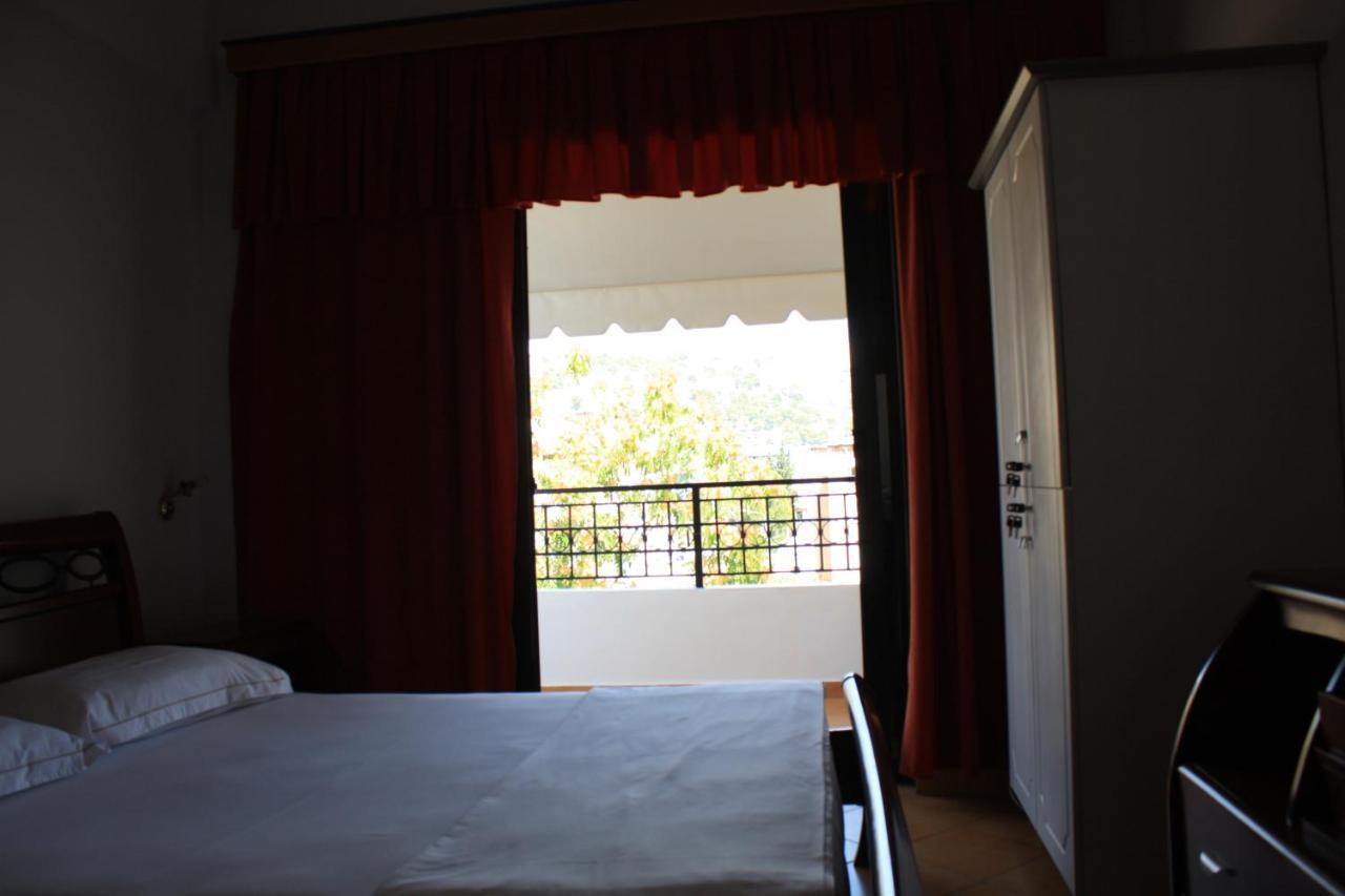 Kanina Hotel&Hostel Sarandë エクステリア 写真