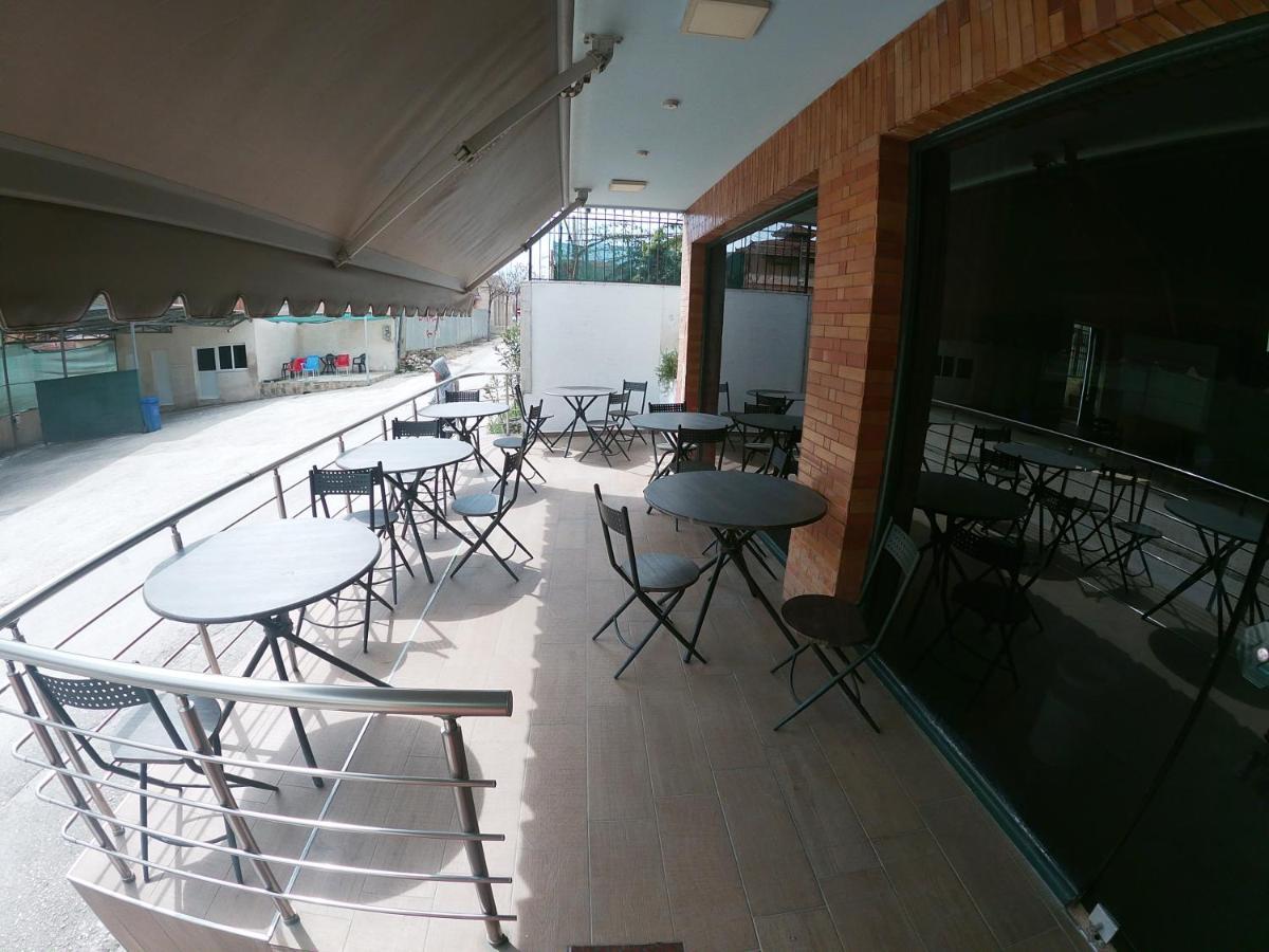 Kanina Hotel&Hostel Sarandë エクステリア 写真