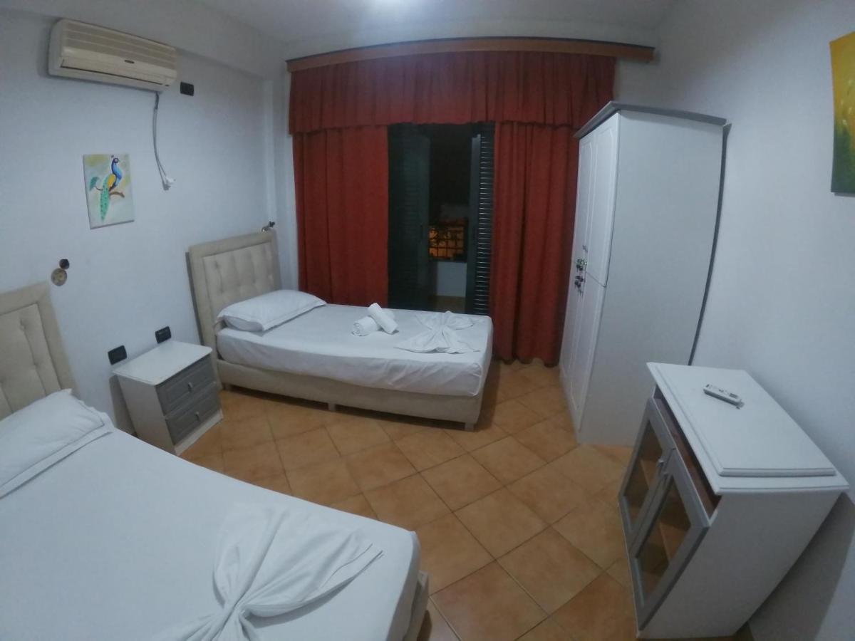 Kanina Hotel&Hostel Sarandë エクステリア 写真