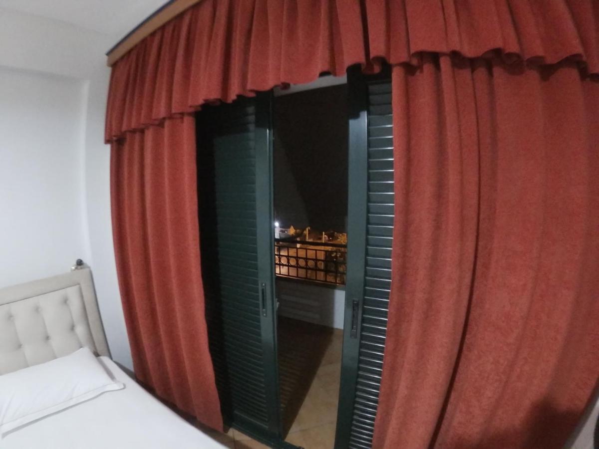 Kanina Hotel&Hostel Sarandë エクステリア 写真