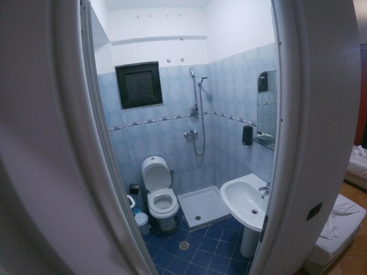 Kanina Hotel&Hostel Sarandë エクステリア 写真